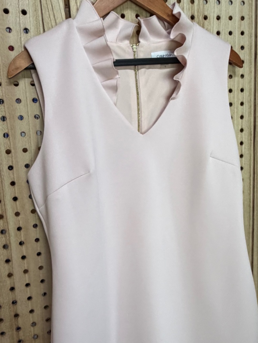 Calvin Klein Premium Scuba Crepe Ruffle V-Neck Sheath Dress Blush Pink Size 12 - Picture 6 of 13